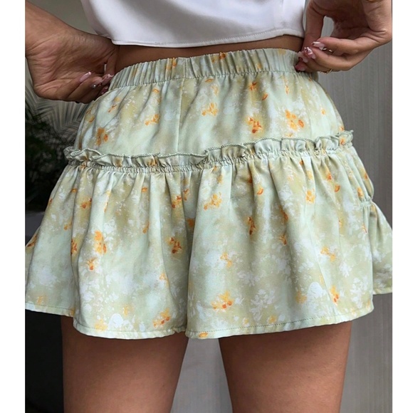 Boho Floral Print Ruffle Detail Stretchy Waist Shorts - Picture 8 of 10